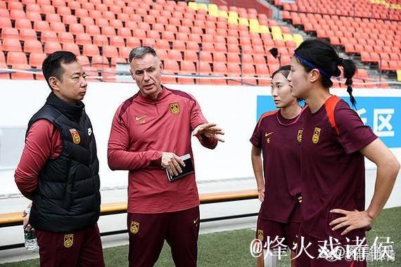 黑暗中绽放光芒的女足青春团队 黑暗中绽放光芒的女足青春团队